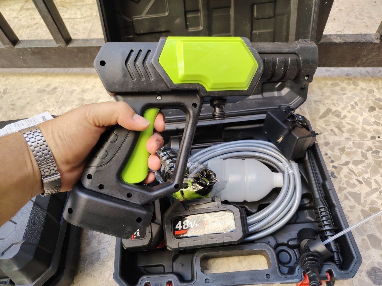 مغسل تقيل وفخم فرد مياه بطارية واحدة